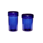 Zwei verschieden grosse blaue Glasbehaelter. Nutzbar als Vase oder Stiftehalter.
