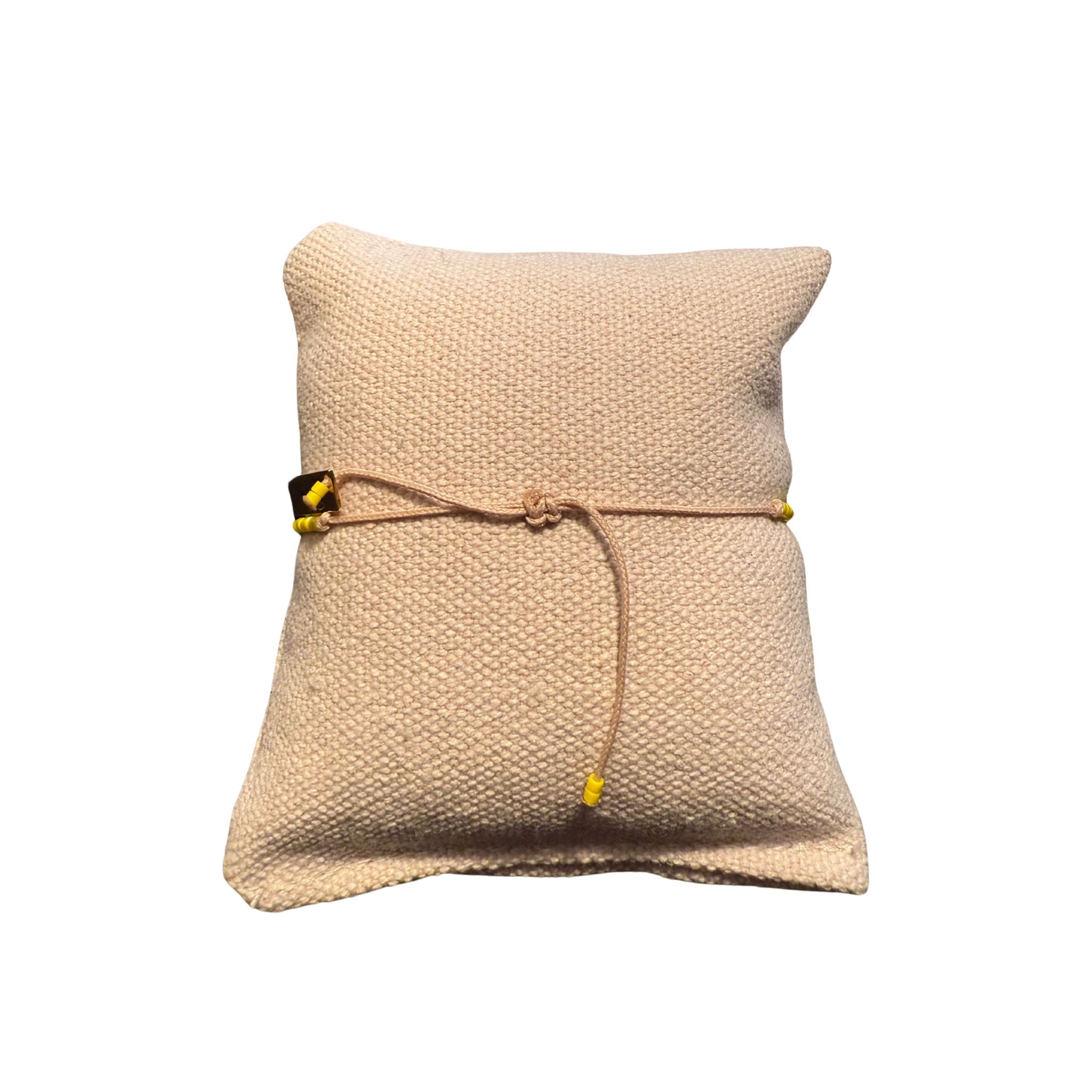 Sabelline Inca Armband von hinten um den Knotenverschluss zu zeigen.