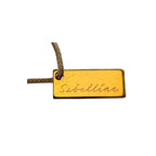 Kleiner goldener Anhänger mit dem Sabelline Schriftzug.