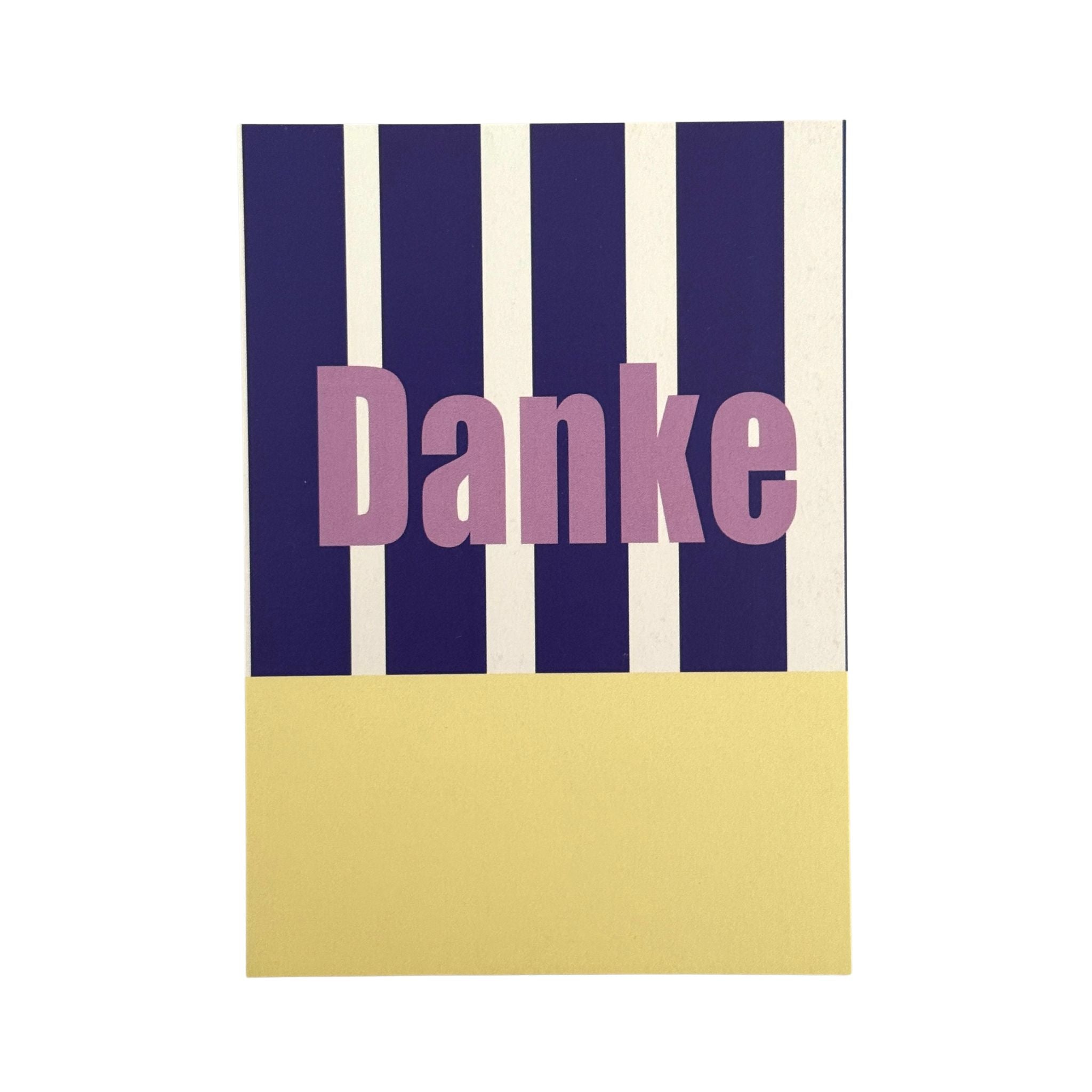 Postkarte mit rosa Danke auf farbigem Hintergrund. Hintergrund blau-weiss gestreift und gelber Block.