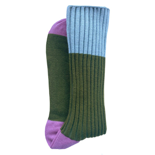 Bio-Baumwoll-Socken Yvette von La Cerise sur le Gâteau in Oliv.