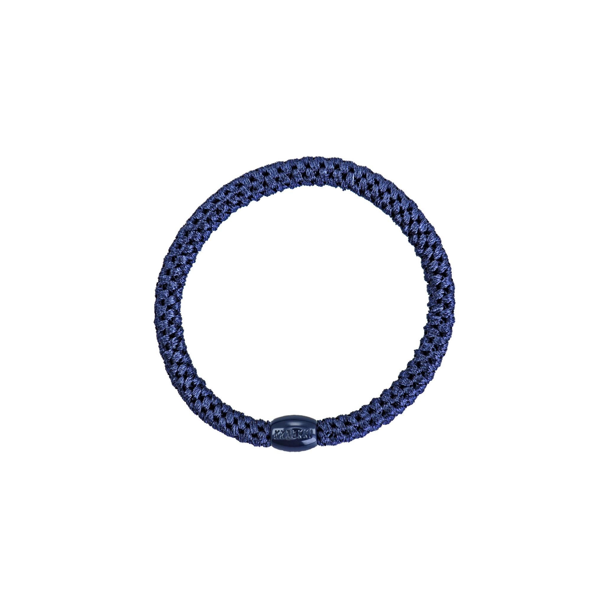 Dunkelblauer Kknekki Slim Haargummi mit geflochtener Struktur.