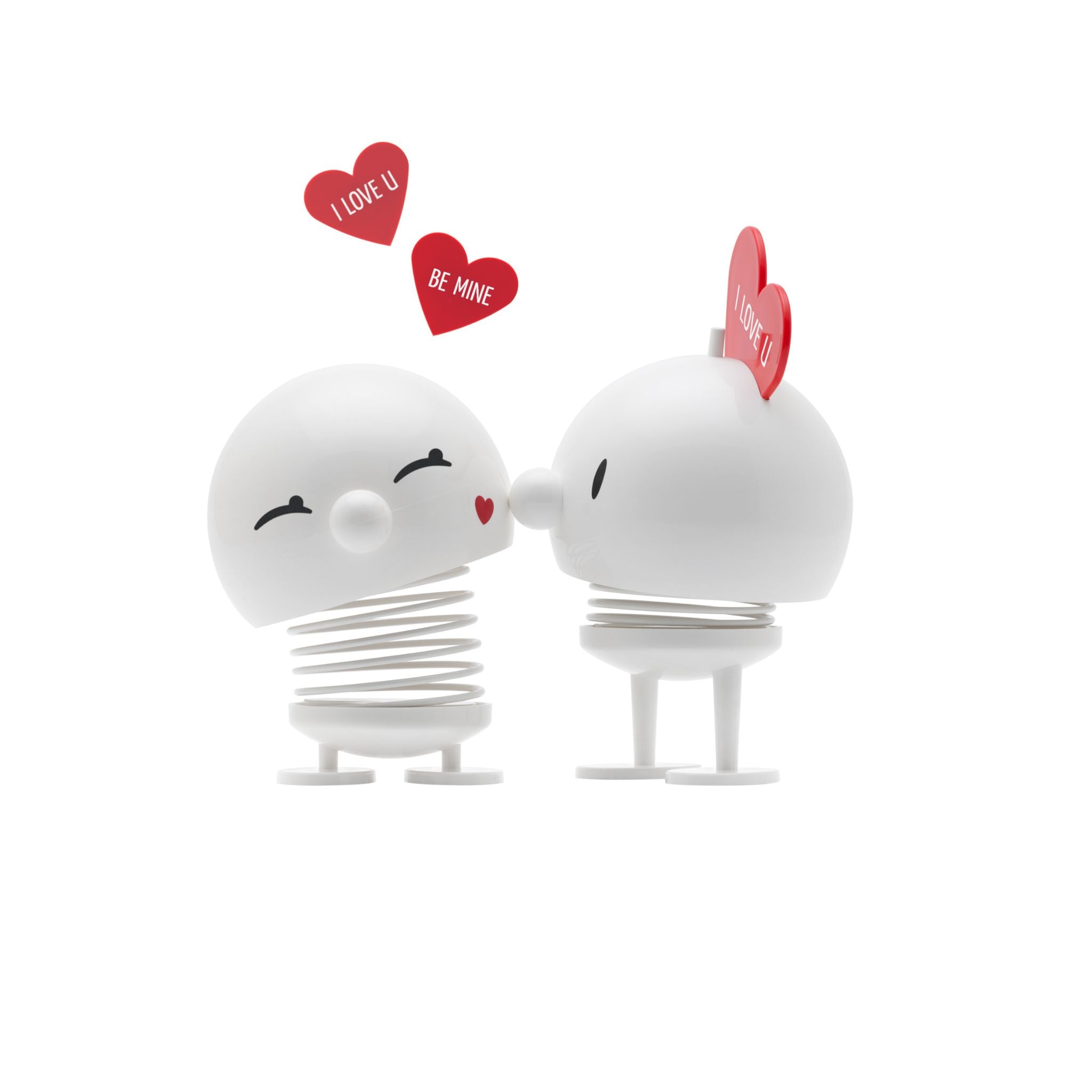 Zwei kleine Hoptimisten in weiss. Der Junge mit dem I love you Herzen auf dem Kopf und das Mädchen.