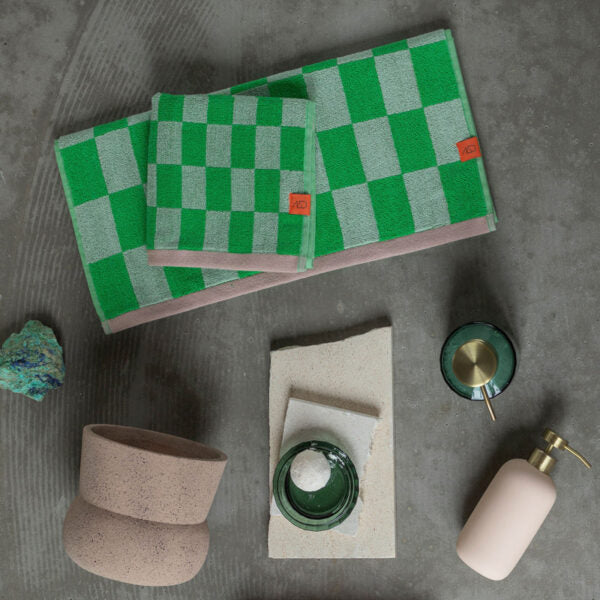 mette ditmer gästehandtuch retro muster grün aus 100% bio-baumwolle für bad und gäste-wc